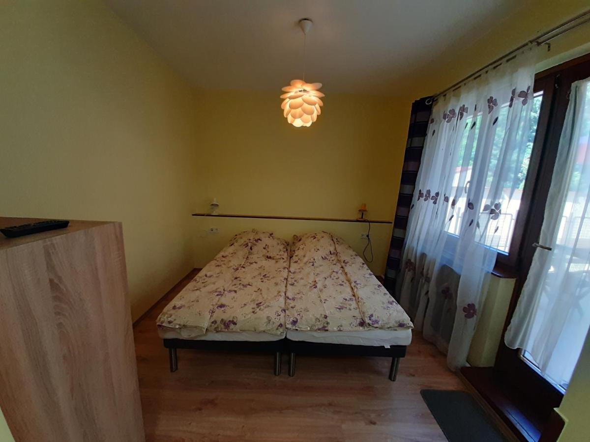 Gyopár Gyöngye Apartmanház Orosháza Esterno foto