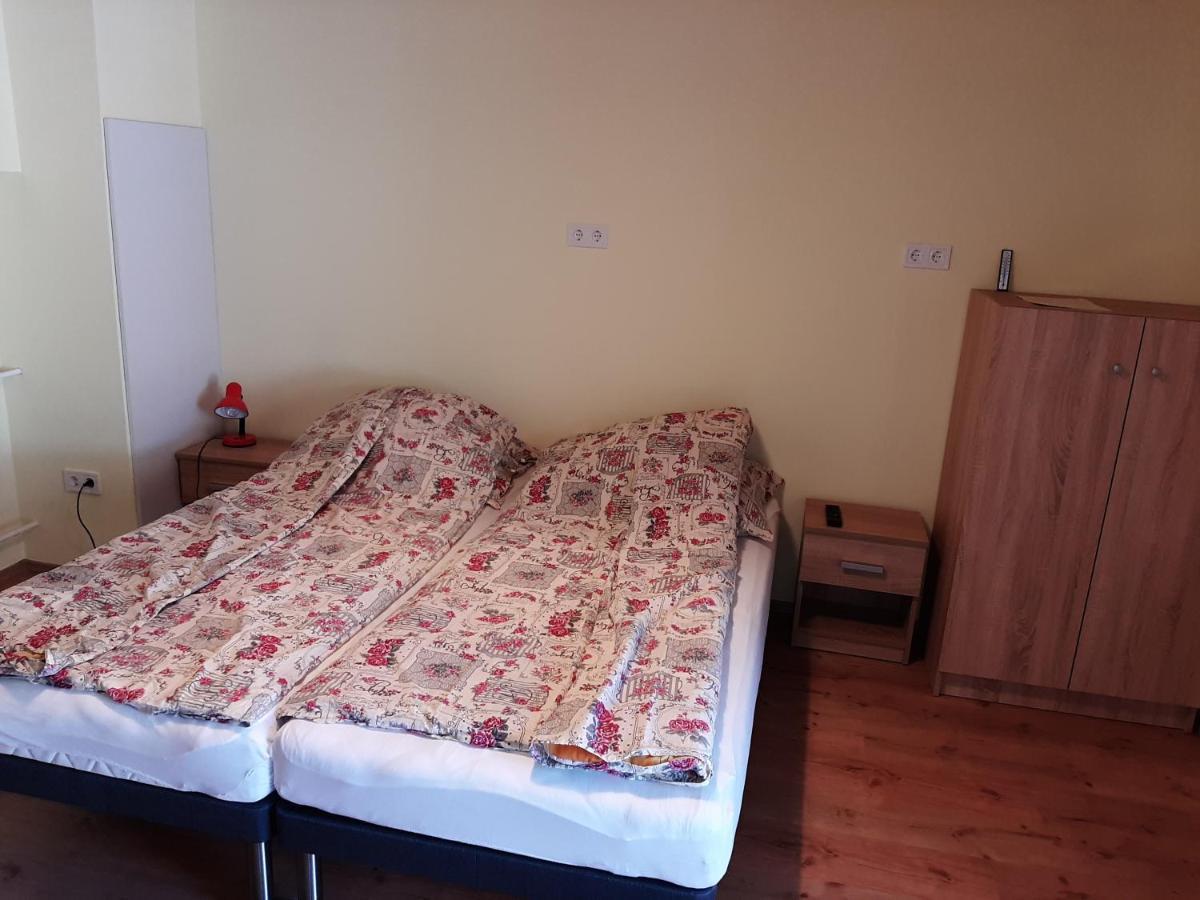 Gyopár Gyöngye Apartmanház Orosháza Esterno foto