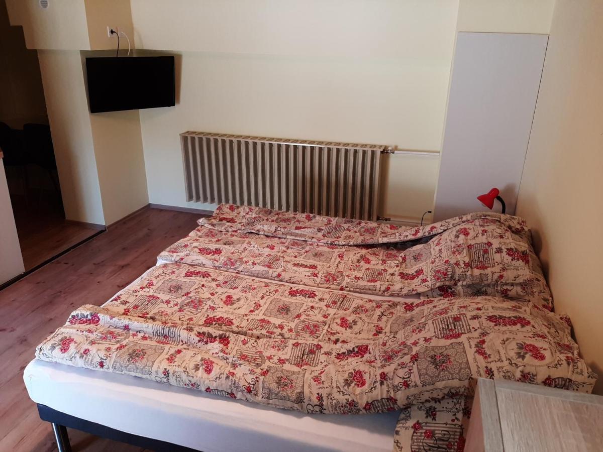 Gyopár Gyöngye Apartmanház Orosháza Esterno foto