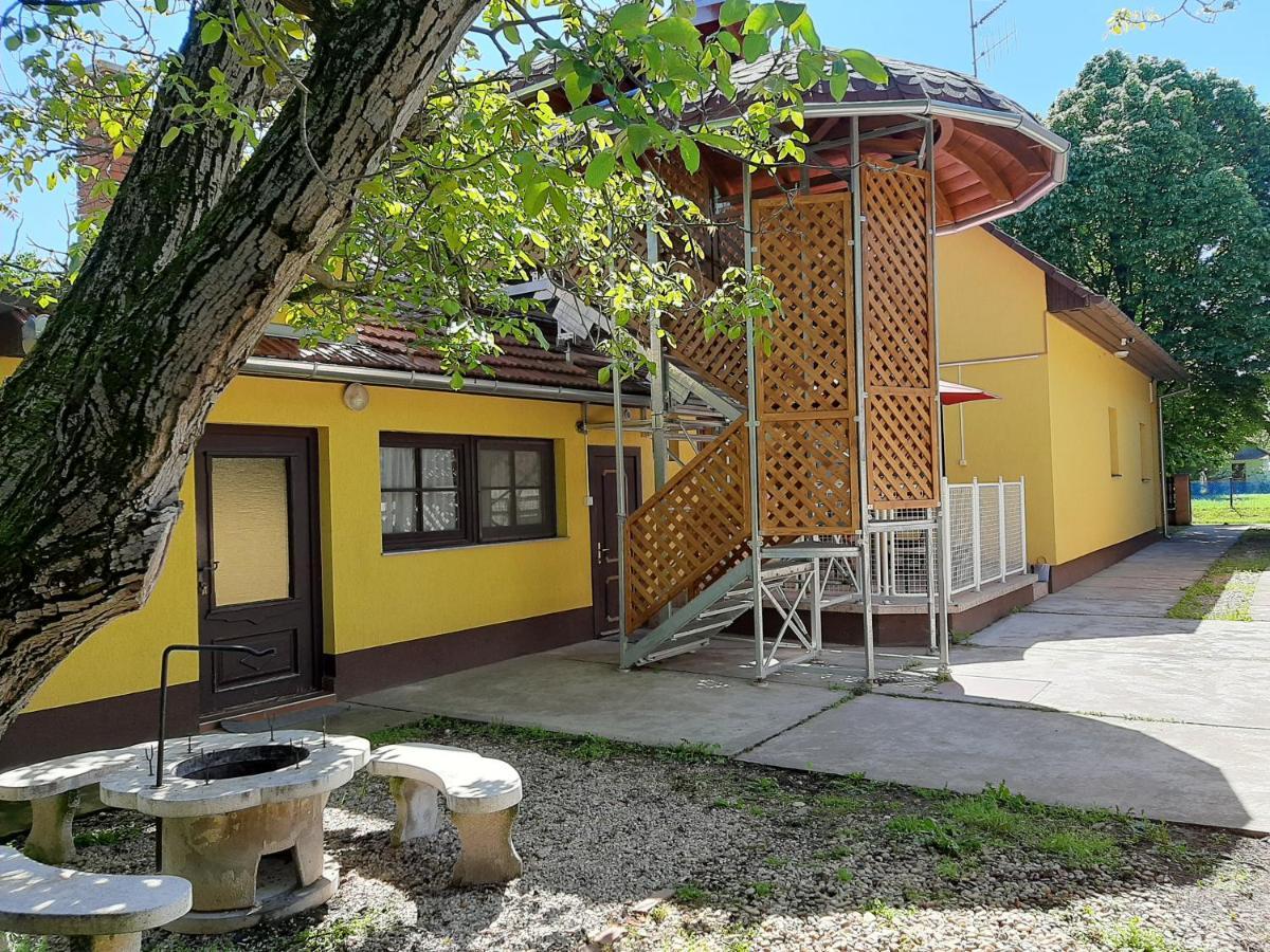 Gyopár Gyöngye Apartmanház Orosháza Esterno foto