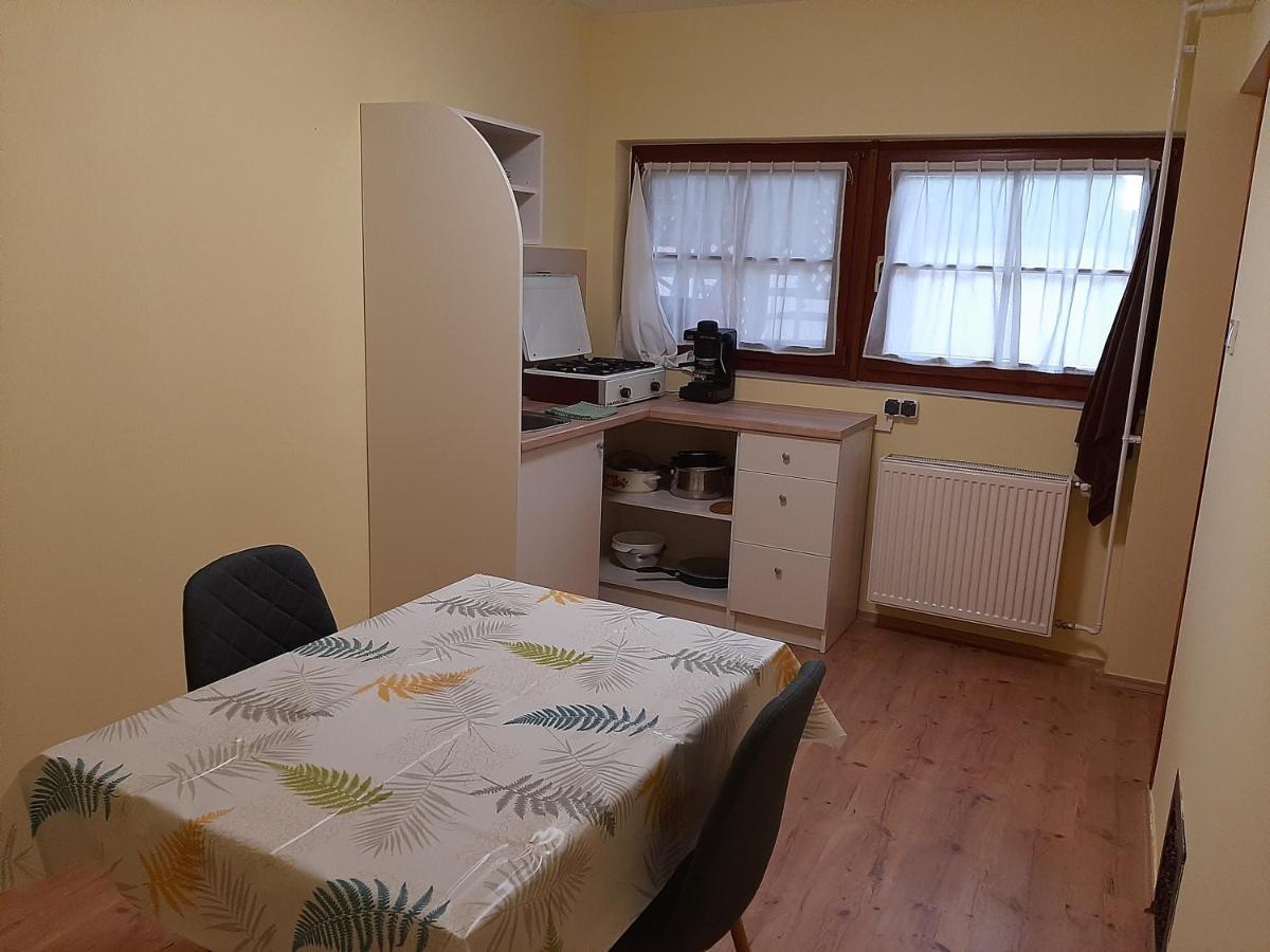 Gyopár Gyöngye Apartmanház Orosháza Esterno foto