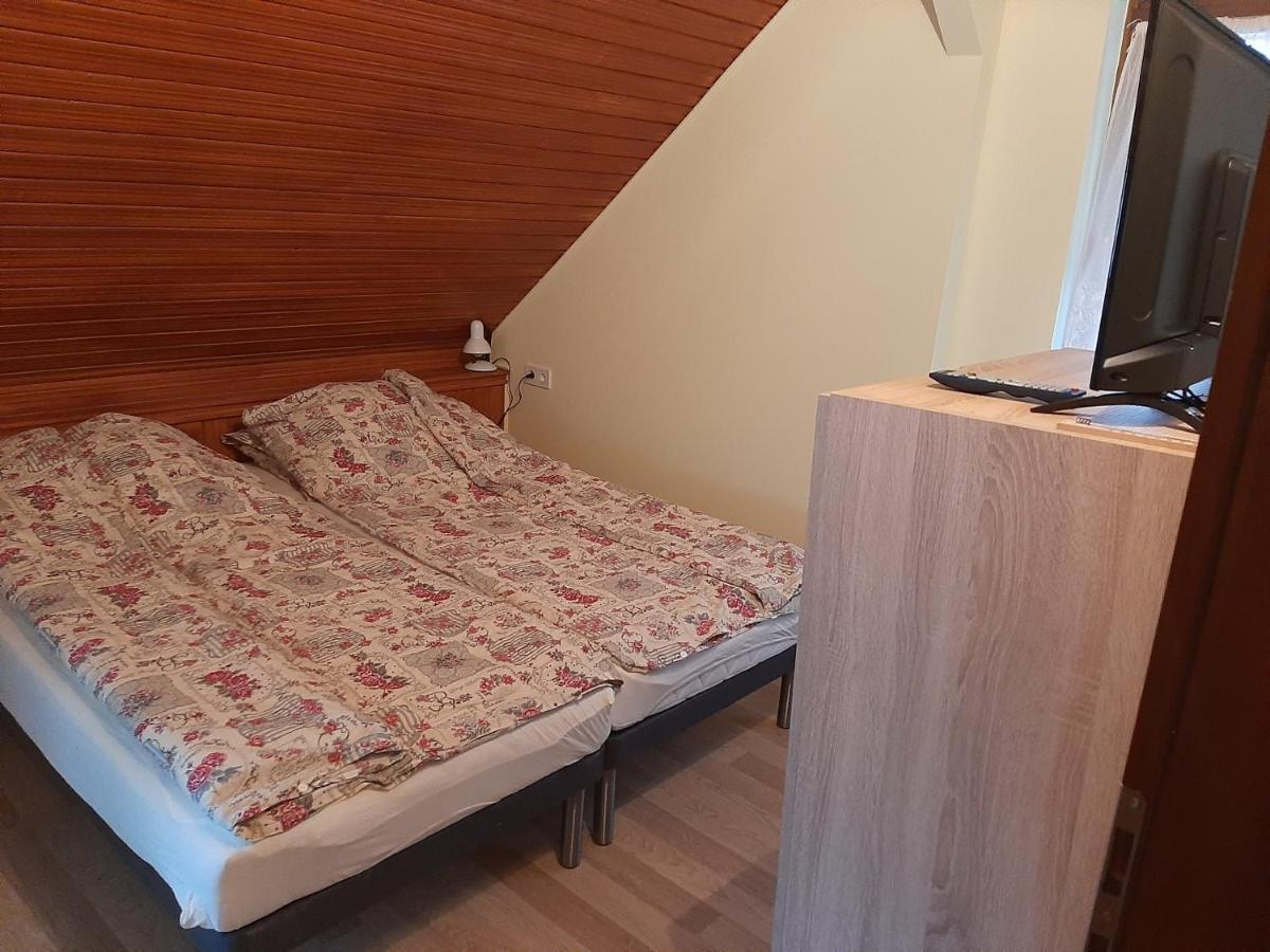 Gyopár Gyöngye Apartmanház Orosháza Esterno foto