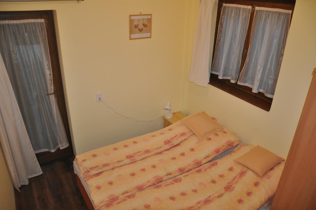 Gyopár Gyöngye Apartmanház Orosháza Esterno foto
